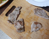 Foto del paso 4 de la receta: Bocadillo de solomillo con tortilla francesa y ensalada