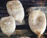Foto del paso 2 de la receta: Tubo de calamar a la plancha