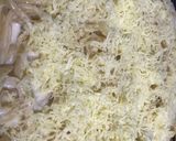Foto langkah ke 4 dari resep Creamy Fettuccine Carbonara with Sausage and Champignon Mushroom.