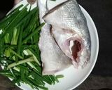 Hình bước làm 1 của món Ca Sửu Hấp Hành Gừng