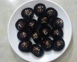 Foto langkah ke 4 dari resep Bola-bola coklat.