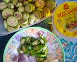 Foto langkah ke 1 dari resep Oseng Terong Cabe Ijo.