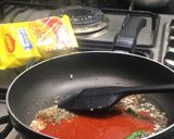 A picture of step 3 of Burnt chilli garlic Maggi.