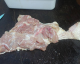 Foto del paso 4 de la receta: Contramuslo de pollo rebozado con pimientos fritos
