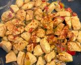 Foto del paso 4 de la receta: Pollo sazonado al estilo fajitas con arroz