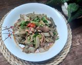 Hình bước làm 3 của món Lòng cá lóc xào dưa chua