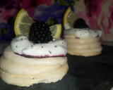 Foto del paso 8 de la receta: Mini pavlovas de lemon curd, nata y moras