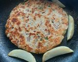 A picture of step 3 of Potato Pizza.