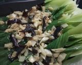 Foto langkah ke 5 dari resep Pakcoy Jamur Saos Tiram.