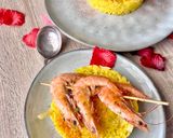 Une image de l'étape 6 de Riz safrané et ses brochettes de gambas sautées au citron.