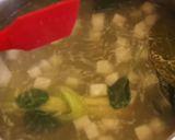 Foto langkah ke 6 dari resep Soto Ayam Favorit Anak dan Keluarga: Rebus Ayam CUKUP 2 MENIT SAJA!.