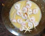 Foto del paso 2 de la receta: Aperitivo de gambas fritas con mojo de pimiento del piquillo