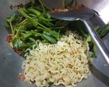 Foto langkah ke 3 dari resep 149. Indomie Balacan Kangkung.