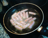 Foto del paso 4 de la receta: Salchichas de cerdo al vino blanco