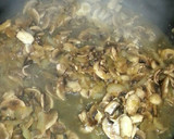 Foto del paso 4 de la receta: Solomillo en salsa de champiñones con tropezones