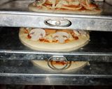 Foto langkah ke 5 dari resep Pizza Praktis.