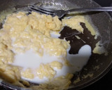 Foto del paso 2 de la receta: Huevos revueltos jugosos con tomate
