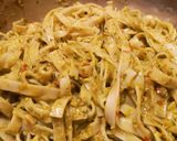 Foto del passaggio 5 della ricetta Tagliatelle al pesto e avocado