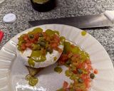 Foto del paso 6 de la receta: Vinagreta de albahaca, tomate y alcaparras sobre queso camembert 🍅🧀