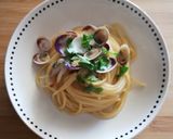 Foto del passaggio 3 della ricetta Spaghetti con vongole e cannolicchi in bianco 🐚😋😋