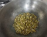 मोड आलेल्या मुगाची भेळ (mod alelya moongachi bhel recipe in marathi) रेसिपी स्टेप 2 फोटो 