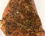 Foto del paso 2 de la receta: Salmón salvaje marinado, a las brasas, con cebolla en paquetito