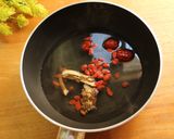 A picture of step 2 of Shaoxing Drunken Shrimp.