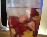 Foto del paso 2 de la receta: Licuado de frutilla y durazno frappé 🇺🇾