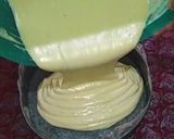 A picture of step 8 of Fluffy vanilla sponge cake.