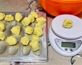 Foto langkah ke 2 dari resep Peanut Thumbprint Cookies.