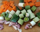Une image de l'étape 1 de Filets de truite avec son riz aux légumes et curcuma au Cook Expert.