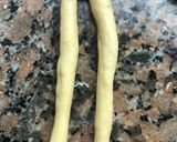 Foto del paso 2 de la receta: Conejitos de pan con salchichas!!