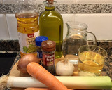 Foto del paso 1 de la receta: Traseros de pollo escabechados