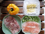 丟進氣炸鍋就搞定的起司絞肉毛豆彩椒盅！