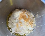 Sajtos fokhagymás tejfölös kovászos naan recept fázis 1 fotója