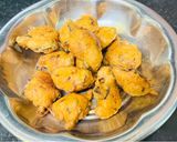 A picture of step 1 of Kadhi pakore.