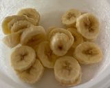 Une image de l'étape 2 de Glace à la banane et pépites de chocolat.