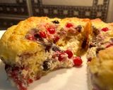 Foto del passaggio 2 della ricetta Dolcetto della domenica con ricotta e frutti rossi