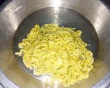 Foto langkah ke 2 dari resep Indomie Rebus Spesial.