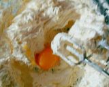 Foto langkah ke 4 dari resep Fluffy and moist marble cake.