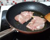 Foto del paso 1 de la receta Contramuslos de pollo con fritada de pimiento, cebolla y puerro