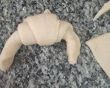 Foto del paso 3 de la receta: Medialunas de manteca