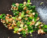 Foto langkah ke 2 dari resep Dori Blackpepper Scallion Oil🐟.