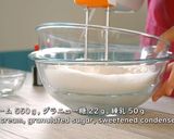 A picture of step 12 of Strawberry Decoration Cake, Chantilly Fraise.