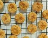 Foto langkah ke 5 dari resep Lotus Biscoff Butter Cookies.