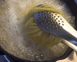 Foto langkah ke 1 dari resep Spaghetti carbonara.