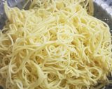 Hình bước làm 1 của món Mì trứng trộn nấm bào ngư