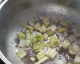 Foto del paso 3 de la receta: Guiso de caballa con patatas y alcachofas