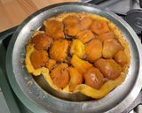 Une image de l'étape 8 de Tarte renversée aux pommes et noix de pécan.
