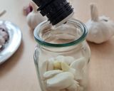 Foto del paso 3 de la receta: Tres conservas de ajo 🧄 Tres formas de tener ajo listo 🧄 y aceite saborizado